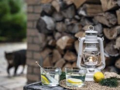 Feuerhand Baby Special 276 Soft Beige Stormlamp -Buiten Kamperen Verkoopwinkel feuerhand stormlamp beige 2 ecommerce 528b