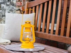Feuerhand Baby Special 276 Signal Yellow Stormlamp -Buiten Kamperen Verkoopwinkel feuerhand stormlamp geel 2 ecommerce 5126